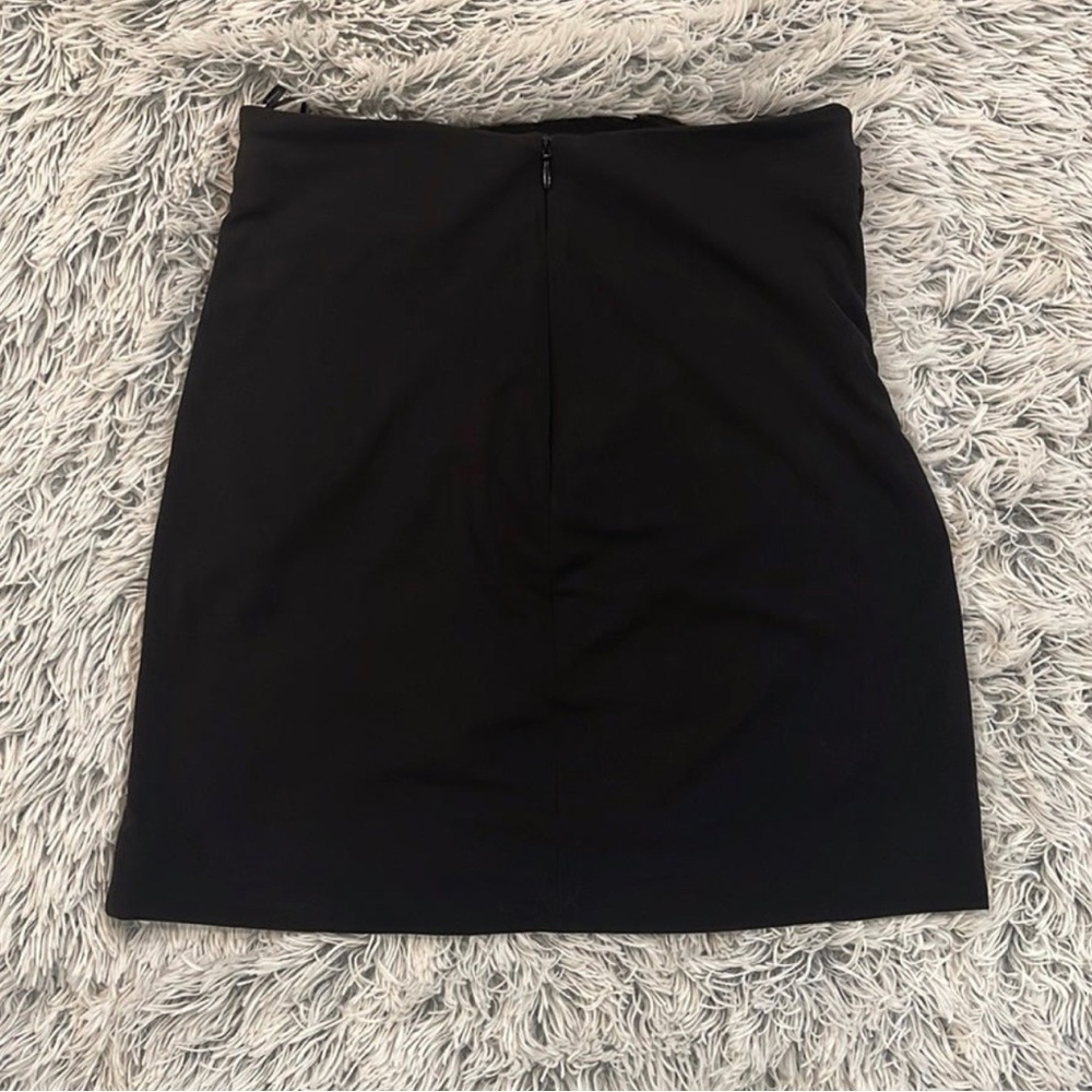 Zara mini skirt bunch to the side with a slight crisscross and zipper in back. - Picture 2 of 3